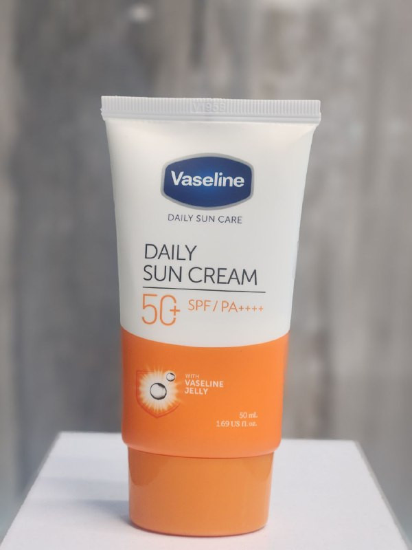 ضد آفتاب بی رنگ SPF50 وازلین