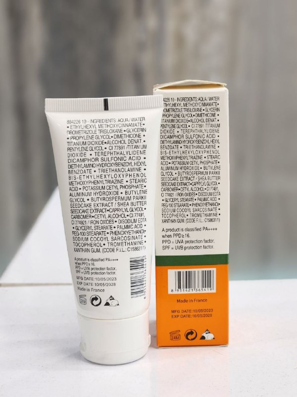 ضد آفتاب لاروش پوزای بدون رنگ SPF+60